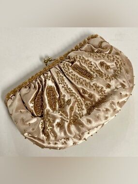 La Regale Vintage Embroidered Beaded Pouch